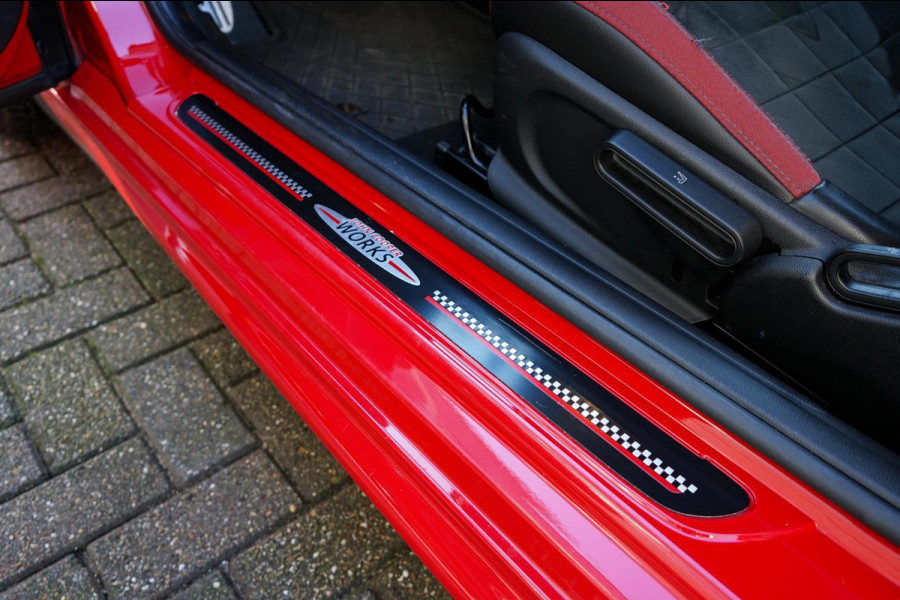MINI Cooper S 2.0 | Chili Serious Business | JCW Optiek | Harman/Kardon | Kuipstoelen | Camera | Keyless Entry