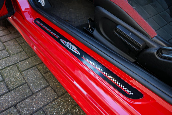 MINI Cooper S 2.0 | Chili Serious Business | JCW Optiek | Harman/Kardon | Kuipstoelen | Camera | Keyless Entry