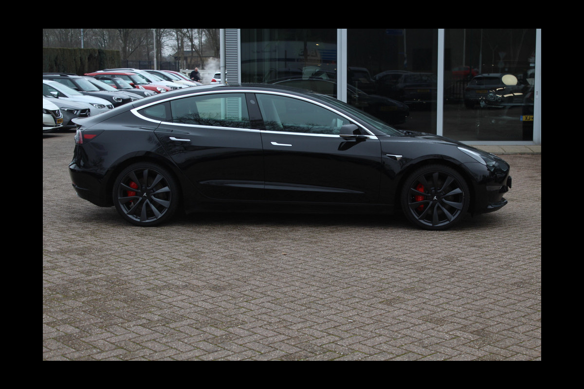 Tesla Model 3 Performance AWD 75 kWh / Autopilot / Panoramadak / Camera / Leder / 20''' Leder / Premium Audio Tesla Model 3 Performance AWD 75 kWh / Autopilot / Panoramadak / Camera / Leder / 20''' Leder / Premium Audio