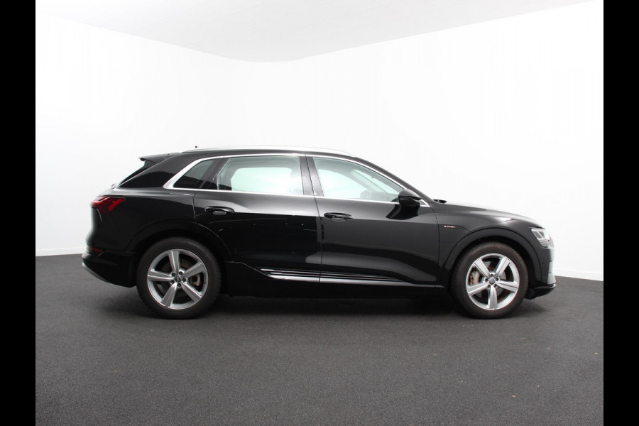 Audi e-tron e-tron 50 quattro Launch edition Navigatie Climate Control Parkeer Sensoren Lichtmetalen velgen