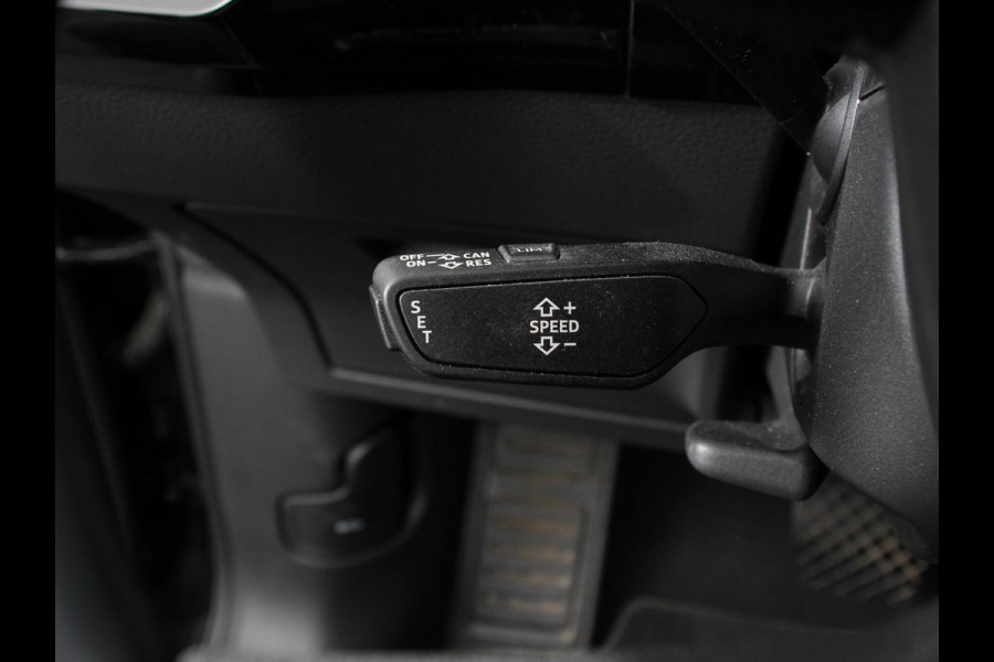 Audi e-tron e-tron 50 quattro Launch edition Navigatie Climate Control Parkeer Sensoren Lichtmetalen velgen