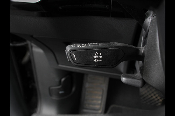 Audi e-tron e-tron 50 quattro Launch edition Navigatie Climate Control Parkeer Sensoren Lichtmetalen velgen