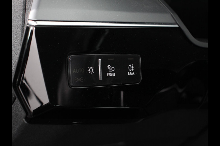 Audi e-tron e-tron 50 quattro Launch edition Navigatie Climate Control Parkeer Sensoren Lichtmetalen velgen