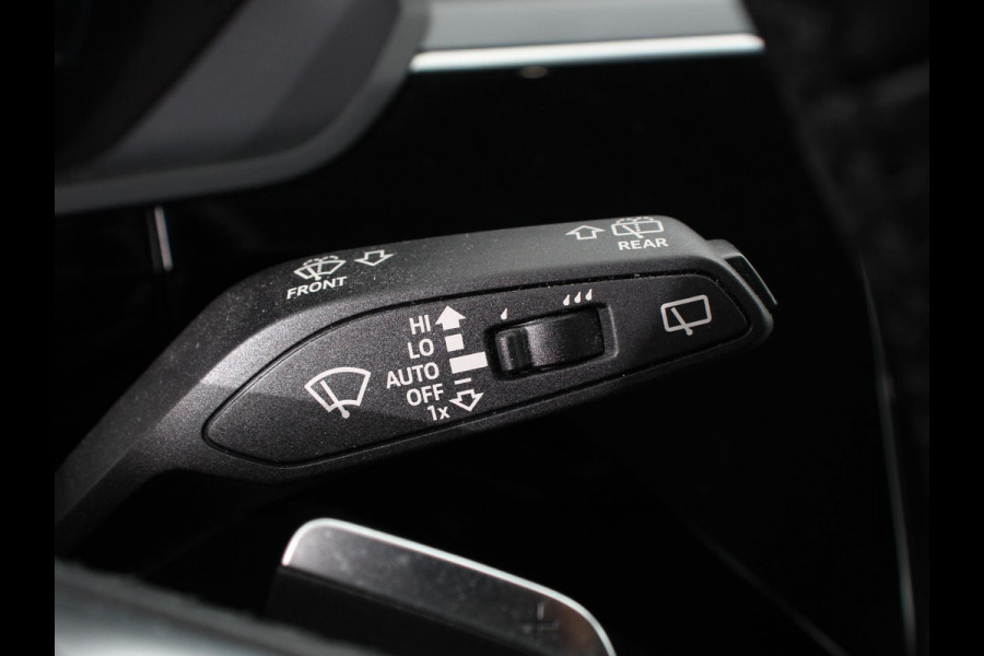 Audi e-tron e-tron 50 quattro Launch edition Navigatie Climate Control Parkeer Sensoren Lichtmetalen velgen