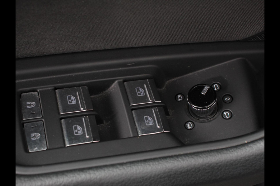Audi e-tron e-tron 50 quattro Launch edition Navigatie Climate Control Parkeer Sensoren Lichtmetalen velgen