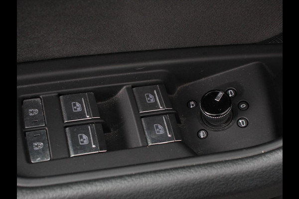 Audi e-tron e-tron 50 quattro Launch edition Navigatie Climate Control Parkeer Sensoren Lichtmetalen velgen