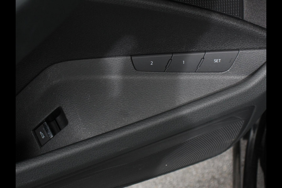 Audi e-tron e-tron 50 quattro Launch edition Navigatie Climate Control Parkeer Sensoren Lichtmetalen velgen