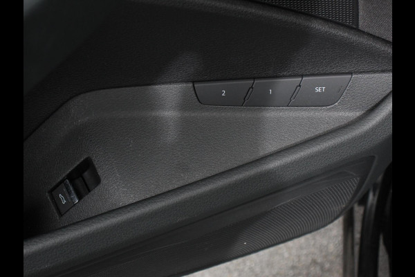 Audi e-tron e-tron 50 quattro Launch edition Navigatie Climate Control Parkeer Sensoren Lichtmetalen velgen