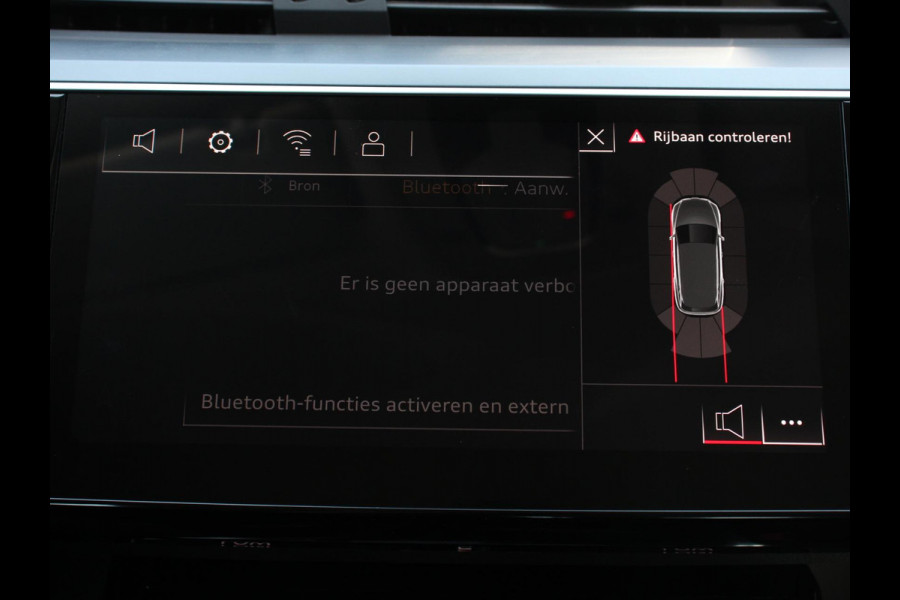 Audi e-tron e-tron 50 quattro Launch edition Navigatie Climate Control Parkeer Sensoren Lichtmetalen velgen