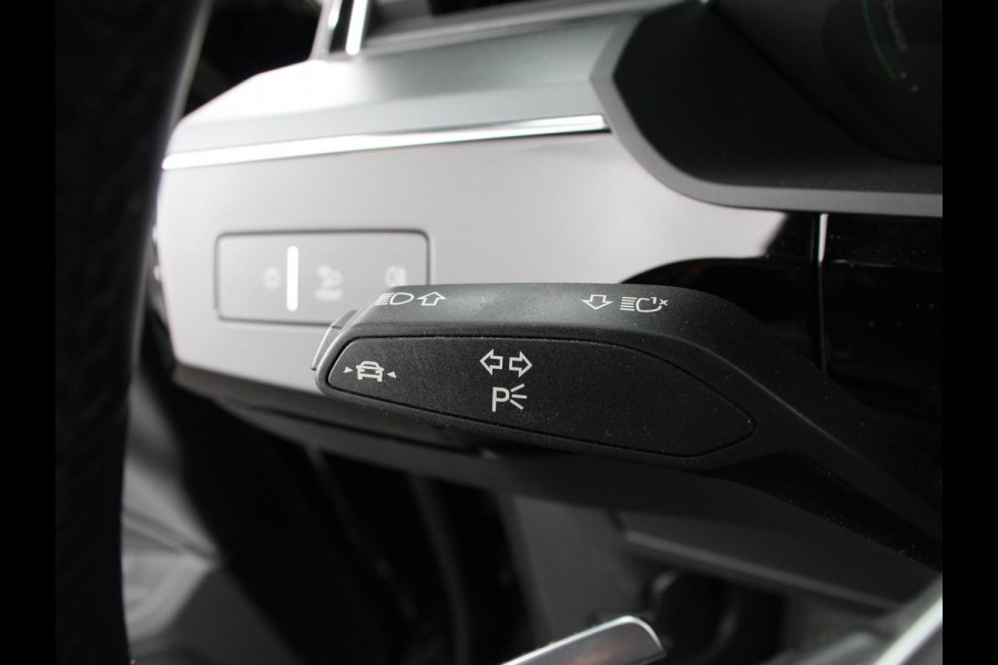 Audi e-tron e-tron 50 quattro Launch edition Navigatie Climate Control Parkeer Sensoren Lichtmetalen velgen