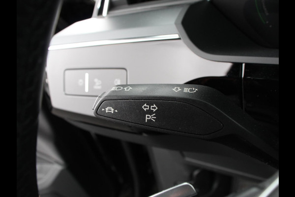 Audi e-tron e-tron 50 quattro Launch edition Navigatie Climate Control Parkeer Sensoren Lichtmetalen velgen
