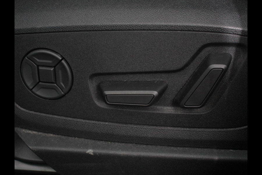 Audi e-tron e-tron 50 quattro Launch edition Navigatie Climate Control Parkeer Sensoren Lichtmetalen velgen
