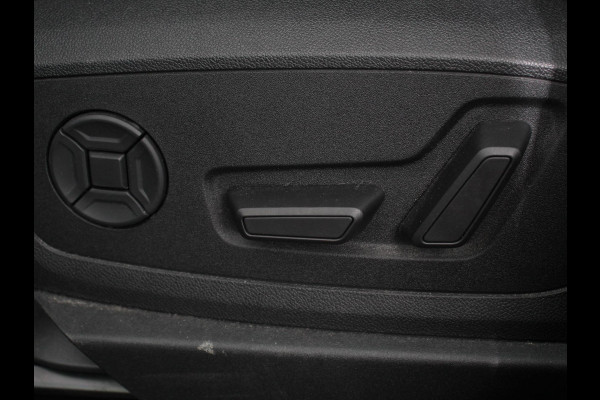 Audi e-tron e-tron 50 quattro Launch edition Navigatie Climate Control Parkeer Sensoren Lichtmetalen velgen