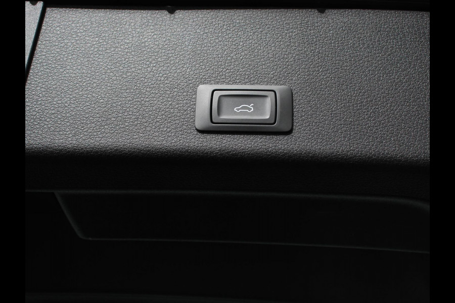 Audi e-tron e-tron 50 quattro Launch edition Navigatie Climate Control Parkeer Sensoren Lichtmetalen velgen