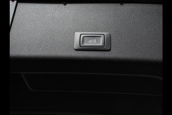 Audi e-tron e-tron 50 quattro Launch edition Navigatie Climate Control Parkeer Sensoren Lichtmetalen velgen