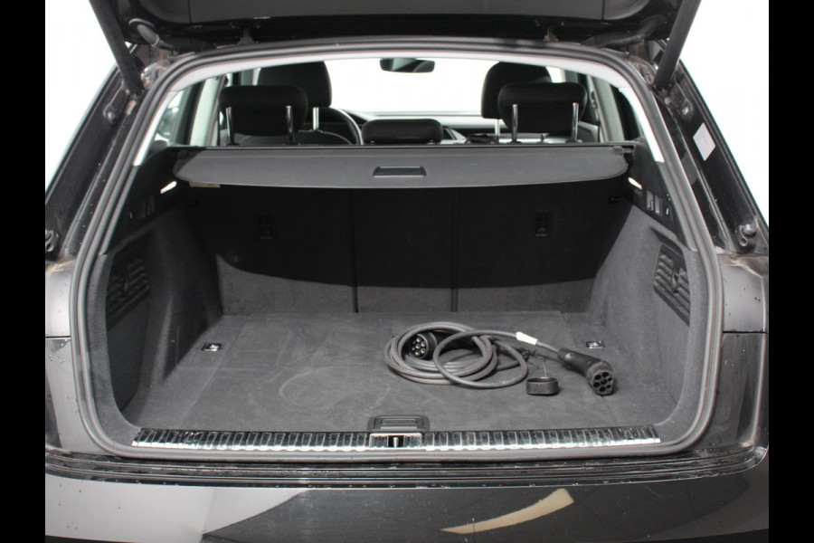 Audi e-tron e-tron 50 quattro Launch edition Navigatie Climate Control Parkeer Sensoren Lichtmetalen velgen