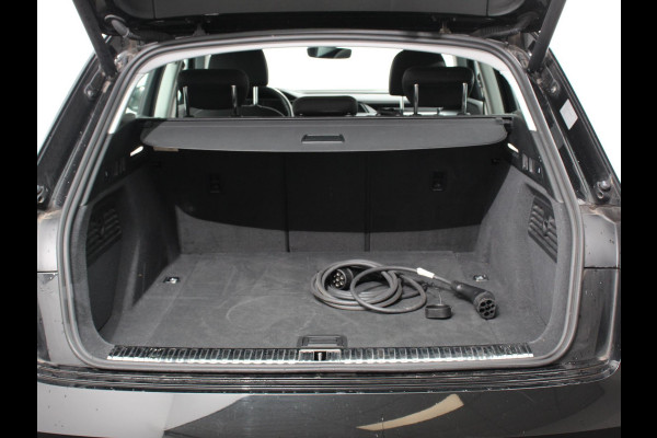 Audi e-tron e-tron 50 quattro Launch edition Navigatie Climate Control Parkeer Sensoren Lichtmetalen velgen