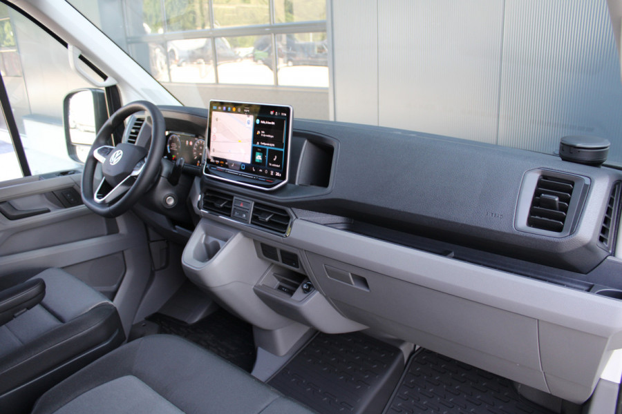 Volkswagen Crafter 35 2.0 TDI L3H2 177pk - Facelift - 2x Schuifdeur - Navigatie - LED - Geveerde stoel - Virtual cockpit - Camera - Verwarmd stuur