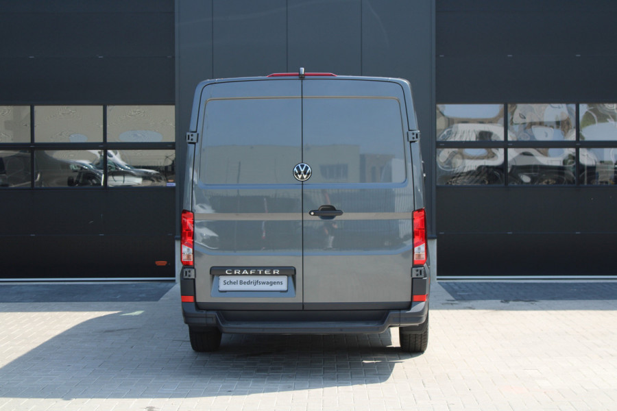 Volkswagen Crafter 35 2.0 TDI L3H2 177pk - Facelift - 2x Schuifdeur - Navigatie - LED - Geveerde stoel - Virtual cockpit - Camera - Verwarmd stuur