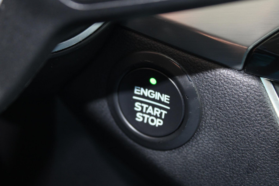 Ford Kuga 2.5 FHEV Titanium | Navigatie | Camera | Cruise Control | Lichtmetalen velgen