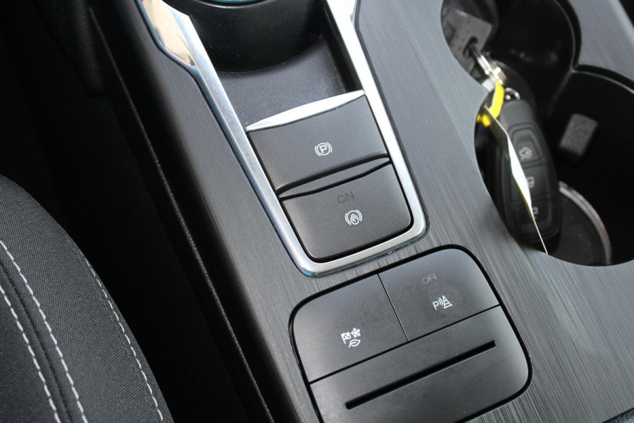 Ford Kuga 2.5 FHEV Titanium | Navigatie | Camera | Cruise Control | Lichtmetalen velgen