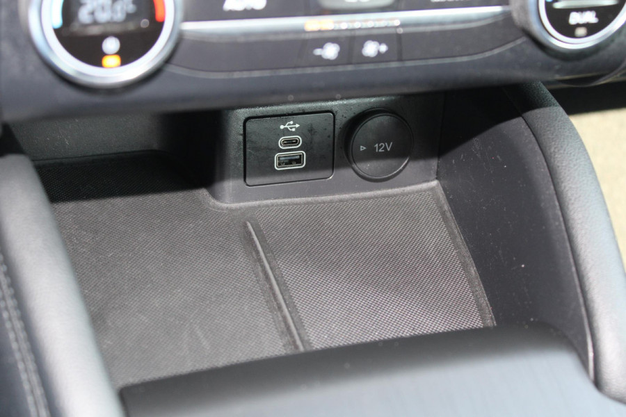 Ford Kuga 2.5 FHEV Titanium | Navigatie | Camera | Cruise Control | Lichtmetalen velgen
