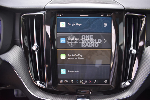 Volvo XC60 T6 350PK Plug-in hybrid AWD Ultimate Dark | B&W | HUD | Trekhaak | ACC | 360 Camera | Glazen dak | 20 "LMV