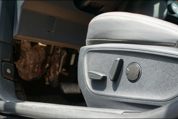 Ford Kuga PHEV ST-Line X AUTOMAAT B&O AUDIO | WEGKLAP. TREKHAAK | DODEHOEK VERKOCHT