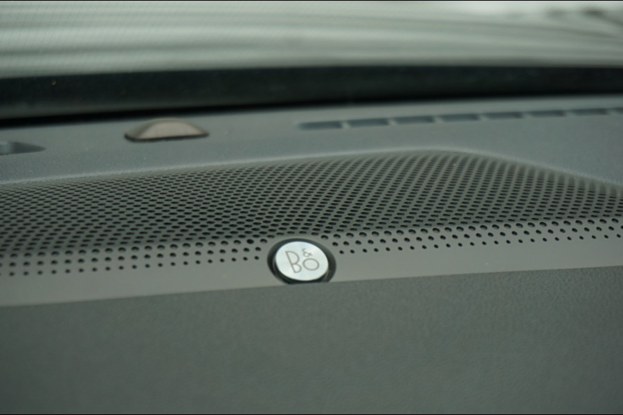 Ford Kuga PHEV ST-Line X AUTOMAAT B&O AUDIO | WEGKLAP. TREKHAAK | DODEHOEK VERKOCHT