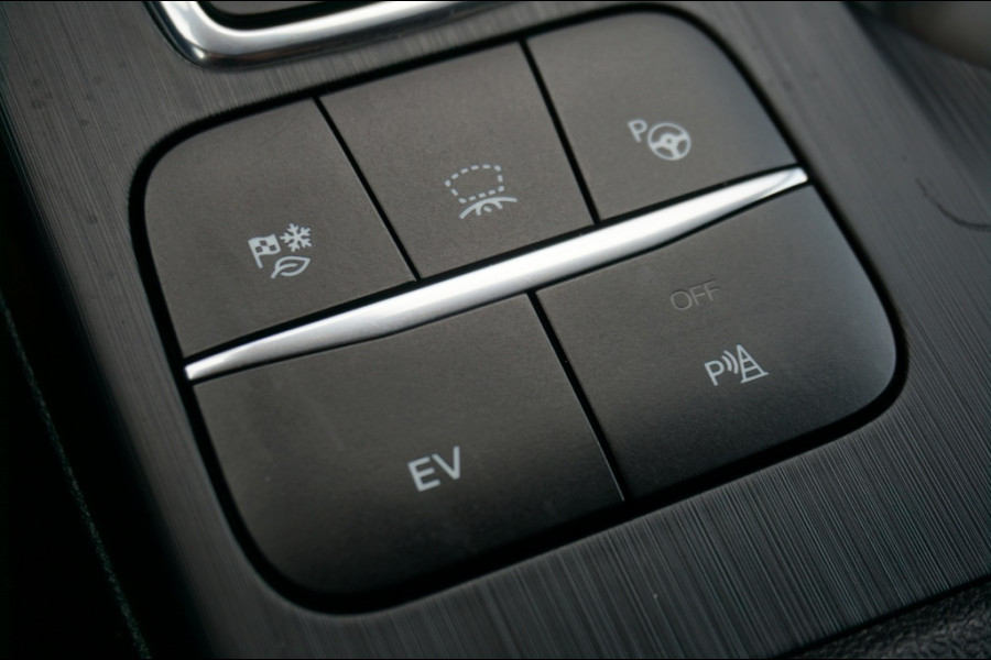 Ford Kuga PHEV ST-Line X AUTOMAAT B&O AUDIO | WEGKLAP. TREKHAAK | DODEHOEK VERKOCHT