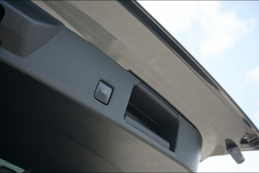 Ford Kuga PHEV ST-Line X AUTOMAAT B&O AUDIO | WEGKLAP. TREKHAAK | DODEHOEK VERKOCHT