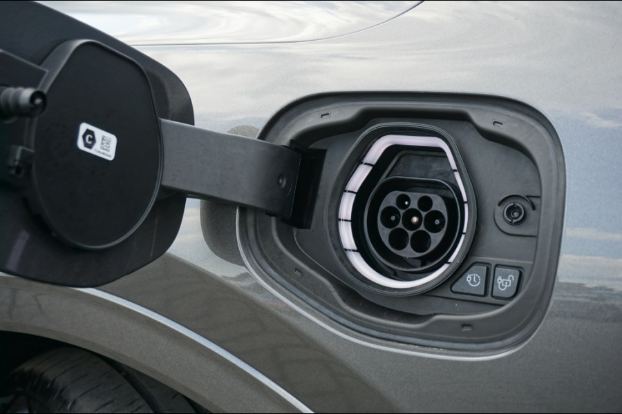 Ford Kuga PHEV ST-Line X AUTOMAAT B&O AUDIO | WEGKLAP. TREKHAAK | DODEHOEK VERKOCHT