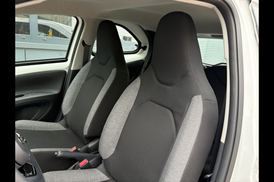 Toyota Aygo X 1.0 VVT-i 73pk Play 5-drs. CAMERA/ADAPT.CRUISE/CARPLAY/AIRCO