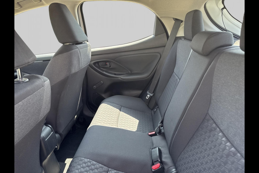 Toyota Yaris 1.5 Hybrid Active  | navigatie | Apple Carplay/Android Auto | adaptive cruise control | climate control | achteruitrijcamera | NL auto