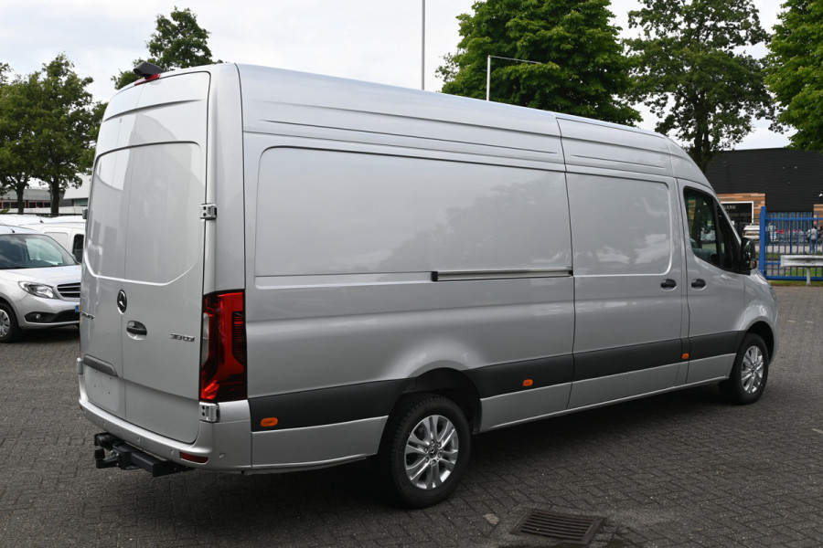 Mercedes-Benz Sprinter 319 CDI L3H2 Vele opties 3500 kg Trekhaak, MBUX 10.25, Distronic, LED