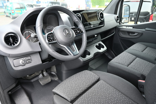 Mercedes-Benz Sprinter 319 CDI L3H2 Vele opties 3500 kg Trekhaak, MBUX 10.25, Distronic, LED