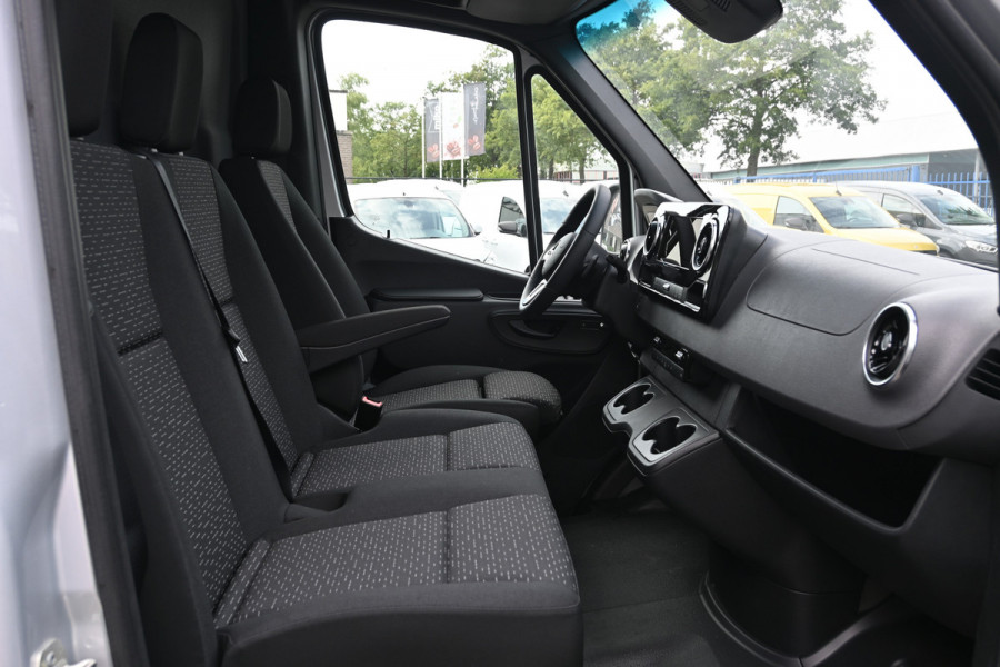 Mercedes-Benz Sprinter 319 CDI L3H2 Vele opties 3500 kg Trekhaak, MBUX 10.25, Distronic, LED