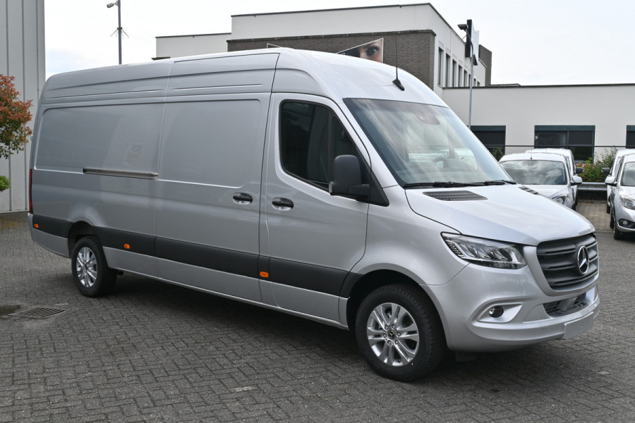 Mercedes-Benz Sprinter 319 CDI L3H2 Vele opties 3500 kg Trekhaak, MBUX 10.25, Distronic, LED