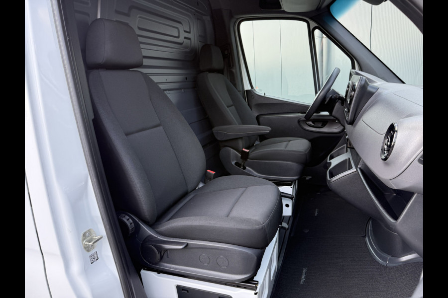 Mercedes-Benz Sprinter 211 CDI / AUTOMAAT / L1H1 / TREKHAAK / INRICHTING / CAMERA / AIRCO / 1e EIG.