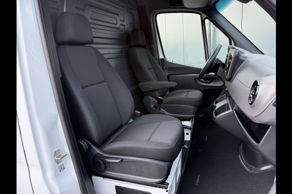 Mercedes-Benz Sprinter 211 CDI / AUTOMAAT / L1H1 / TREKHAAK / INRICHTING / CAMERA / AIRCO / 1e EIG.