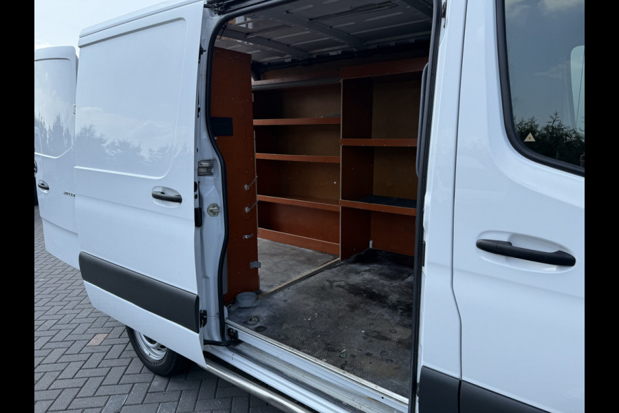 Mercedes-Benz Sprinter 211 CDI / AUTOMAAT / L1H1 / TREKHAAK / INRICHTING / CAMERA / AIRCO / 1e EIG.
