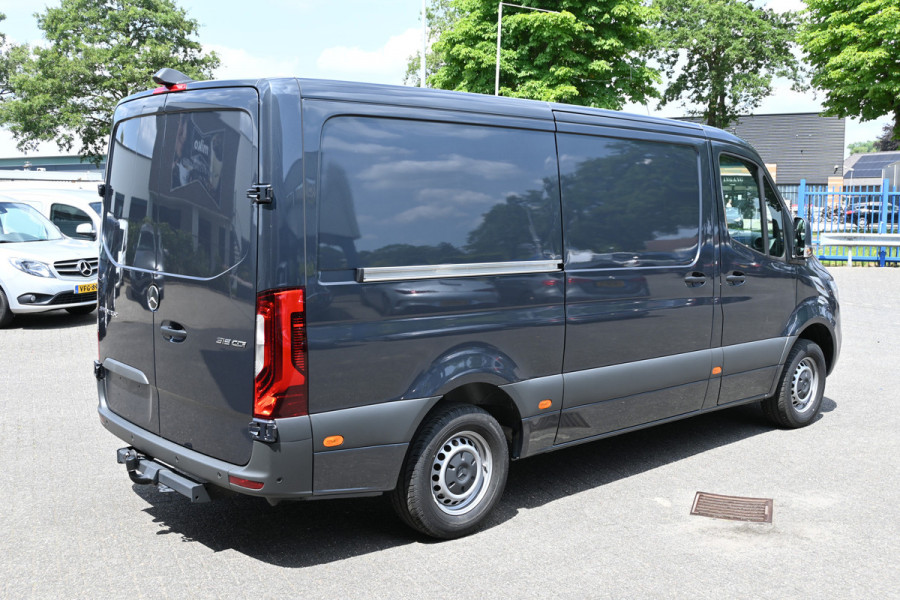 Mercedes-Benz Sprinter 319 CDI L2H1 Vele opties 3500 kg Trekhaak, Luchtvering, Distronic, 2 Schuifdeuren, LED