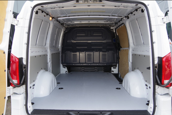 Mercedes-Benz Vito L2 150PK 3-ZITS, LED, TREKHAAK, CAMERA, ALCANTARA HEMEL, CRUISE, AIRCO, DIAMONT GRILLE, 20'' LM WIELEN