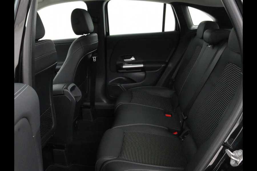 Mercedes-Benz GLA 250e Style | Stoelverwarming | Camera | Cruise control | Carplay | Widescreen | LMV 18 inch | Half leder | DAB+
