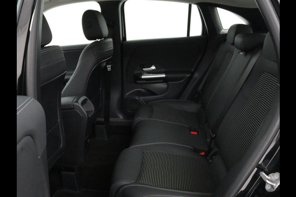 Mercedes-Benz GLA 250e Style | Stoelverwarming | Camera | Cruise control | Carplay | Widescreen | LMV 18 inch | Half leder | DAB+
