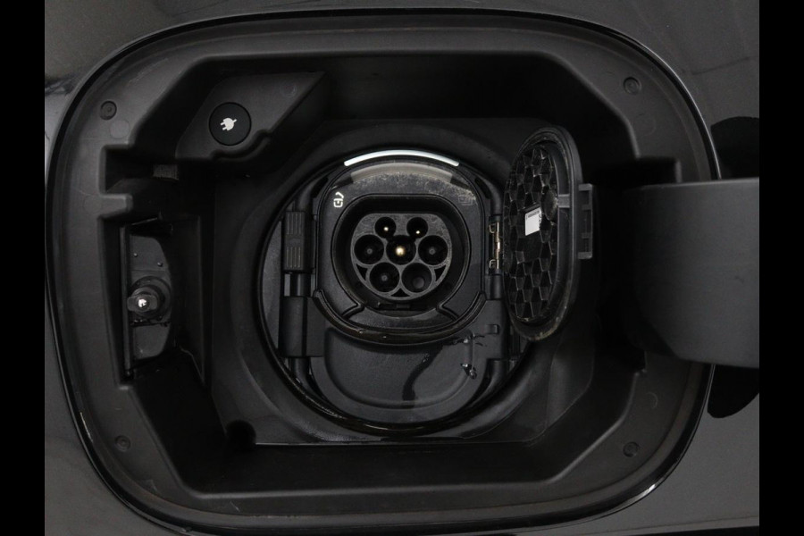 Mercedes-Benz GLA 250e Style | Stoelverwarming | Camera | Cruise control | Carplay | Widescreen | LMV 18 inch | Half leder | DAB+