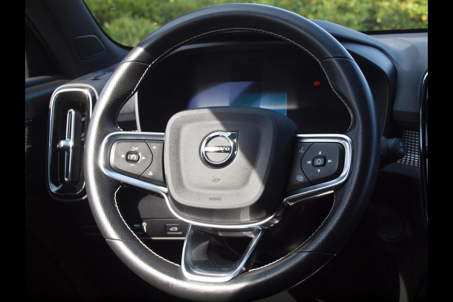 Volvo XC40 Recharge P8 AWD R-Design | Camera | Harman Kardon | Apple Carplay | Cruise Control |
