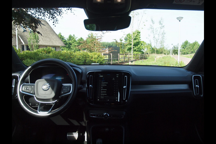 Volvo XC40 Recharge P8 AWD R-Design | Camera | Harman Kardon | Apple Carplay | Cruise Control |