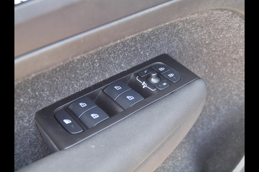 Volvo XC40 Recharge P8 AWD R-Design | Camera | Harman Kardon | Apple Carplay | Cruise Control |
