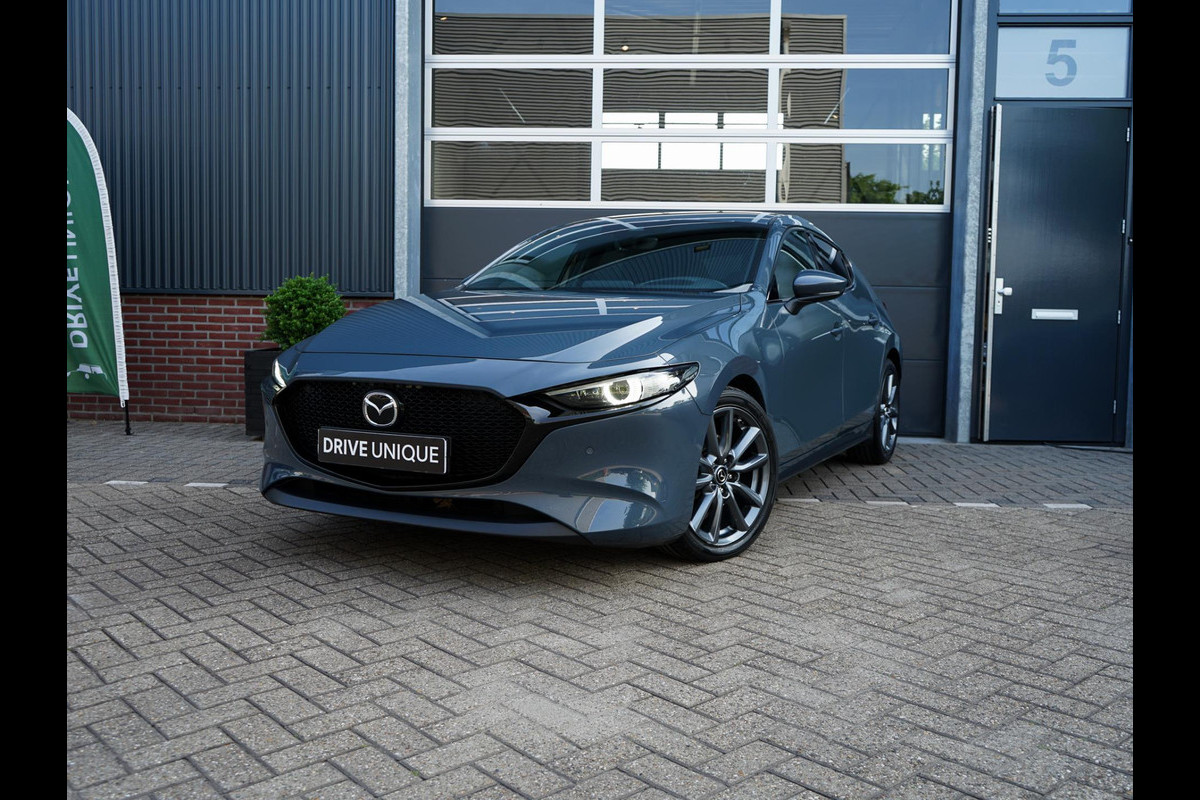 Mazda 3 2.0 e-SkyActiv-G M Hybrid 150 Sportive | Adaptive Cruise | Carplay | Head up | Keyless | Stoel/stuur verwarming | Camera Mazda 3 2.0 e-SkyActiv-G M Hybrid 150 Sportive | Adaptive Cruise | Carplay | Head up | Keyless | Stoel/stuur verwarming | Camera